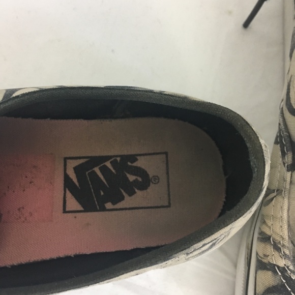Vans size 8 white and gray with a hint of pink - Picture 6 of 6